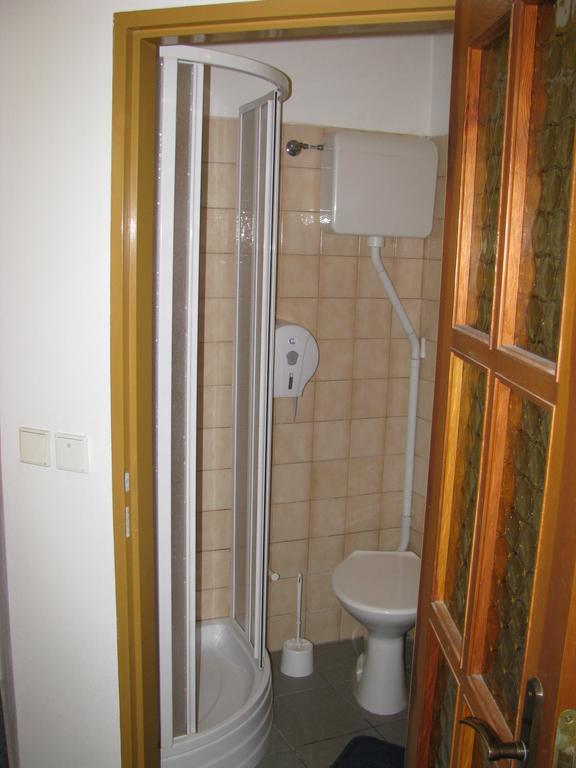 Penzion 102 Pardubice Bagian luar foto