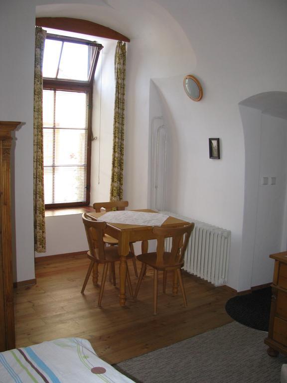 Penzion 102 Pardubice Bagian luar foto