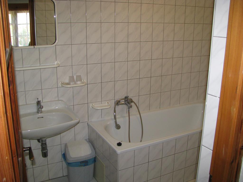 Penzion 102 Pardubice Bagian luar foto