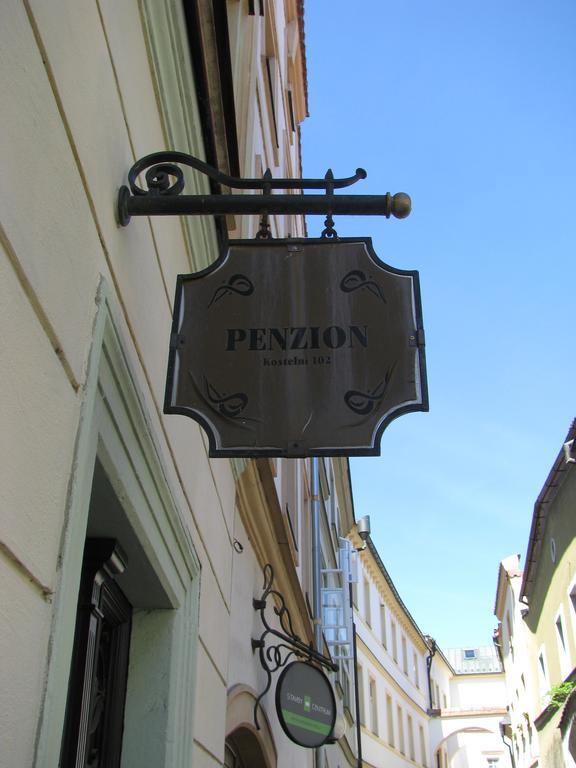 Penzion 102 Pardubice Bagian luar foto